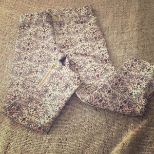 NWOT Spring floral/deer print skinny jeans